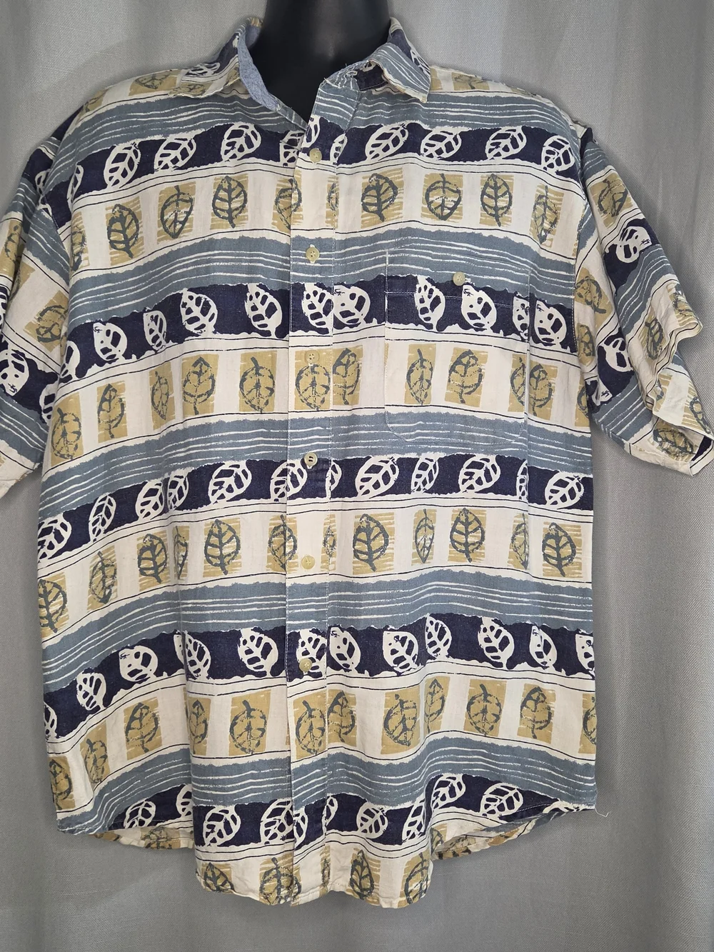 Vintage Y2K Men’s Printed Short-Sleeve Button-Up Shirt By Bugle Size Large